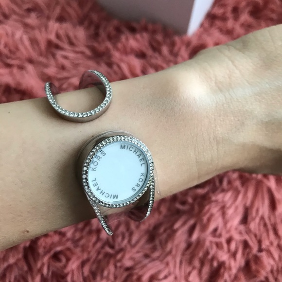 Michael Kors Access Bracelet Activity Tracker - Picture 7 of 9